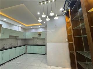 Kẹt tiền bán gấp nhà cách mạng tháng 8, quận 3. giá 2,69 tỷ, dt 56m2,  như 0766 372 ***, hẻm 6m