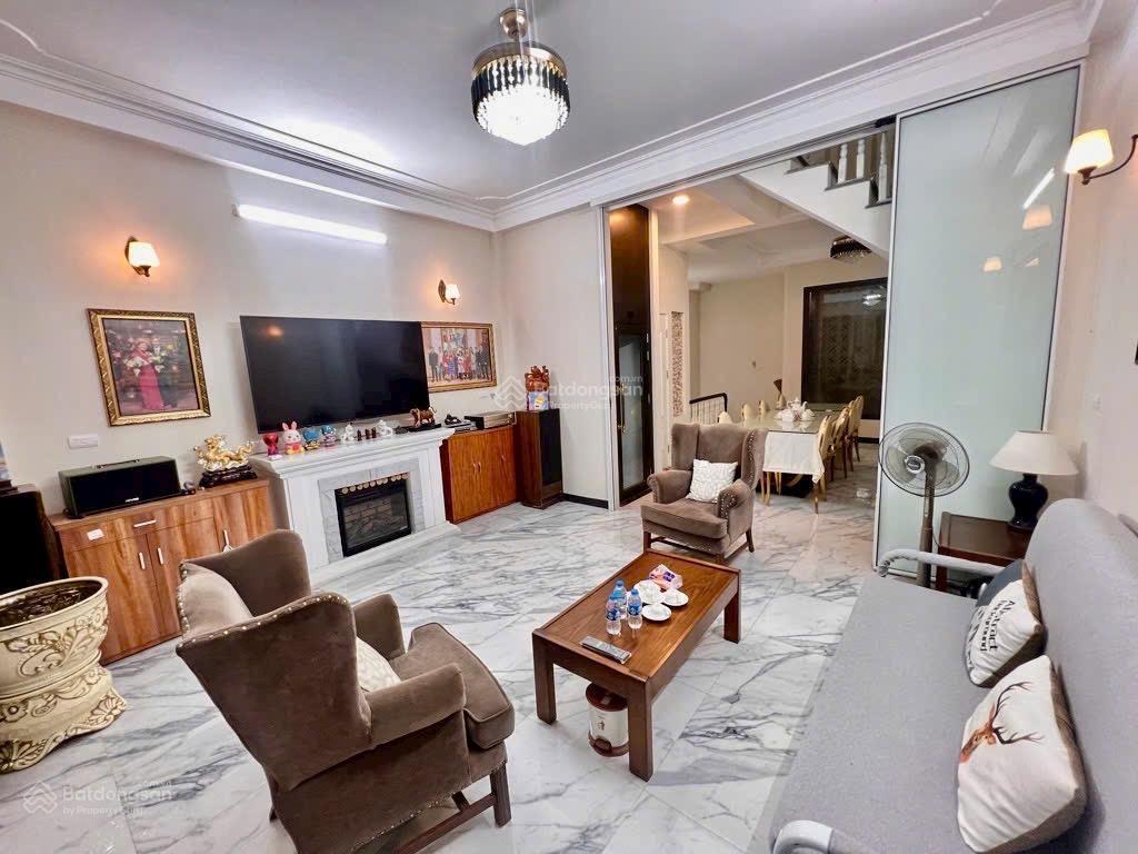 Bán gấp nhà việt hưng 55m2chỉ 10 tỷ5 tầng thang máyô tô tải mt 4.7m dân xây full nội thất