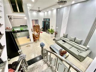 Bán gấp nhà dân xây hồng tiến 50m2  hơn 7 tỷ  vị trí víp  3 bước ra mặt phố hồng tiến  ô tô gần