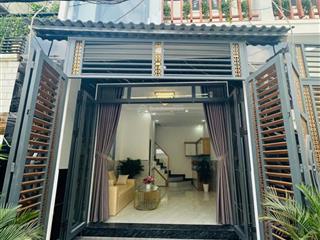 Chủ ngộp cần bán gấp  chỉ với 2tỷ650 đúc 1 lầu có sân thượng 4 x 10  sổ hồng riêng
