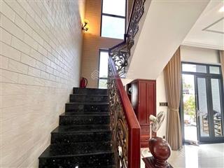 Biệt thự nghỉ dưỡng gần 400m2, ngay ql13, giáp thủ đức chỉ còn 13,9 tỷ thương lượng