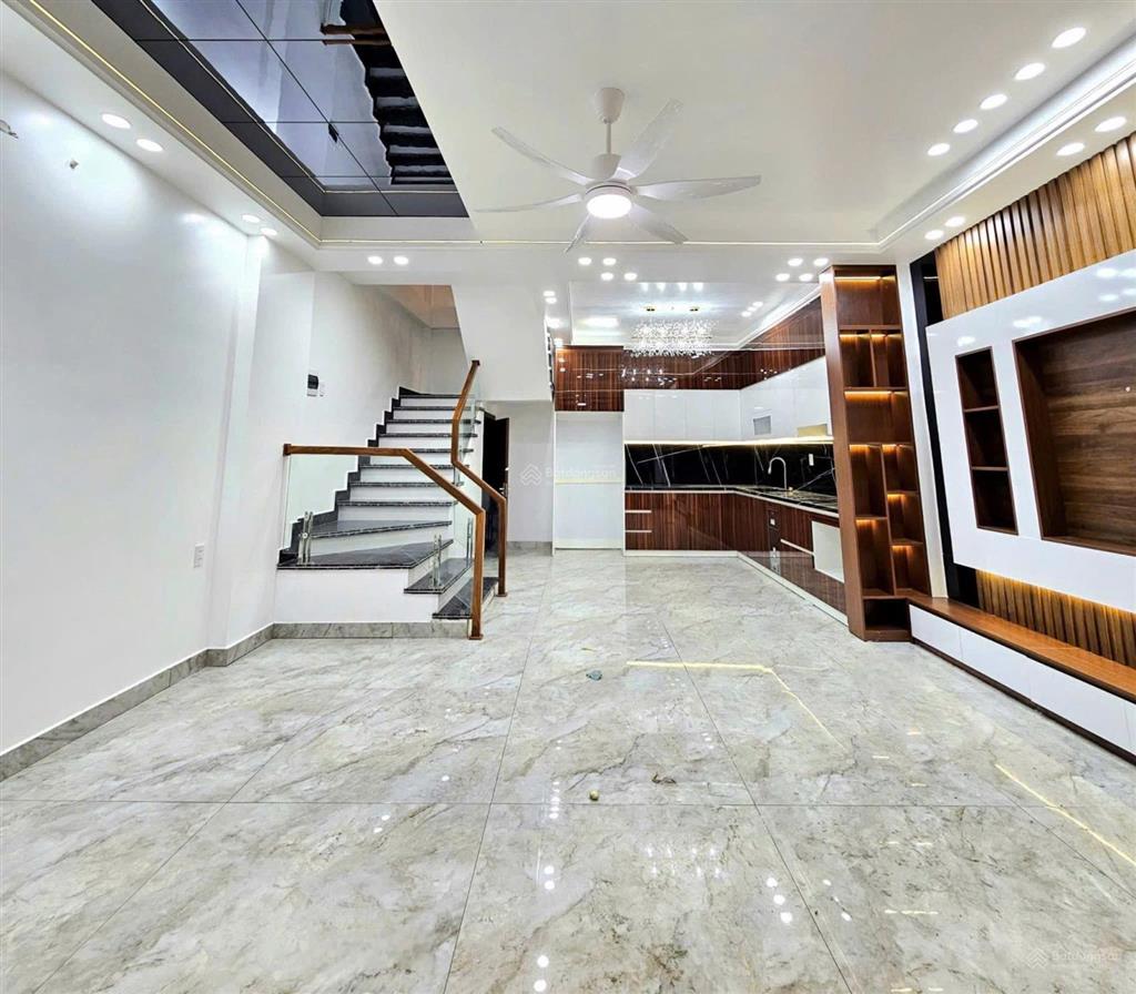Phố xanh, 8/3, lô góc 40m2, ngõ thông đẹp to 6. x tỷ bé nhỏ