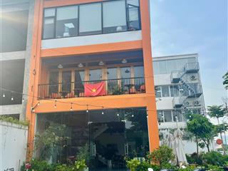 Bán căn góc shophouse 2 mặt thoáng, diện tích 130.6m2, giáp smart city kinh doanh cực tốt