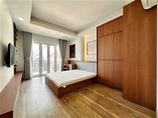 1 phòng ngủ  tách bếp  ban công lớn