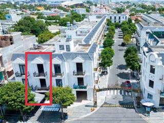Bán nhà 3 lầu gần chợ dĩ an 1 tphcm