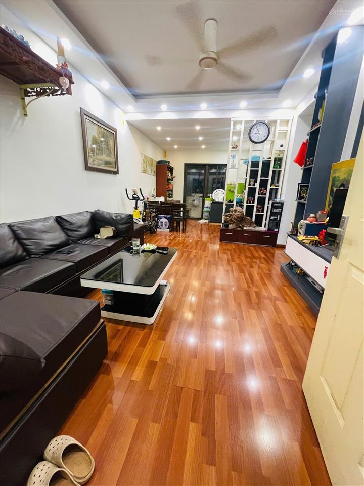 Cần bán căn 2 phòng ngủ 70m2 rộng rãi tại hh linh đàm, giá chỉ 2,7 tỷ