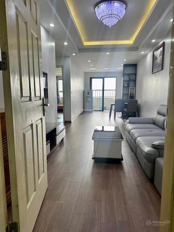Bán căn 72m2 2 phòng ngủ 2wc view hồ cực đẹp nhà full nội thất tầng trung đẹp, giá nhỉnh 2,8 tỷ
