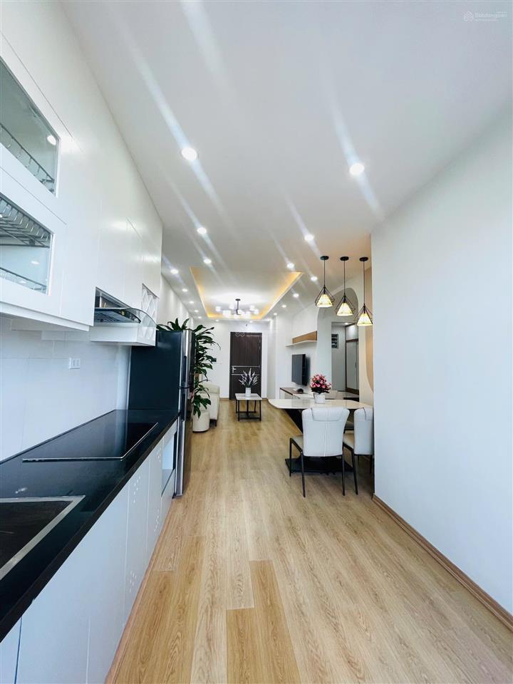 Bán căn 2 phòng ngủ 61,5m2 view hồ, sổ đỏ full nội thất, chỉ nhỉnh 4 tỷ tại vp5 linh đàm