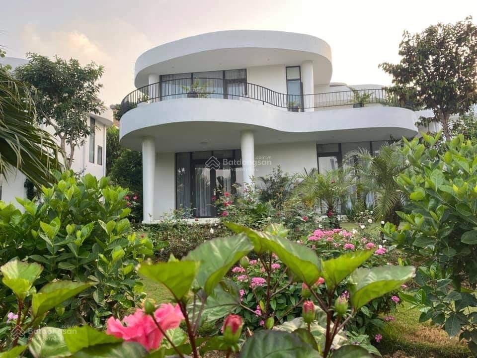 Cần bán biệt thự 400m² mặt hồ sẵn sổ bàn giao ngay giá 6.x tỷ