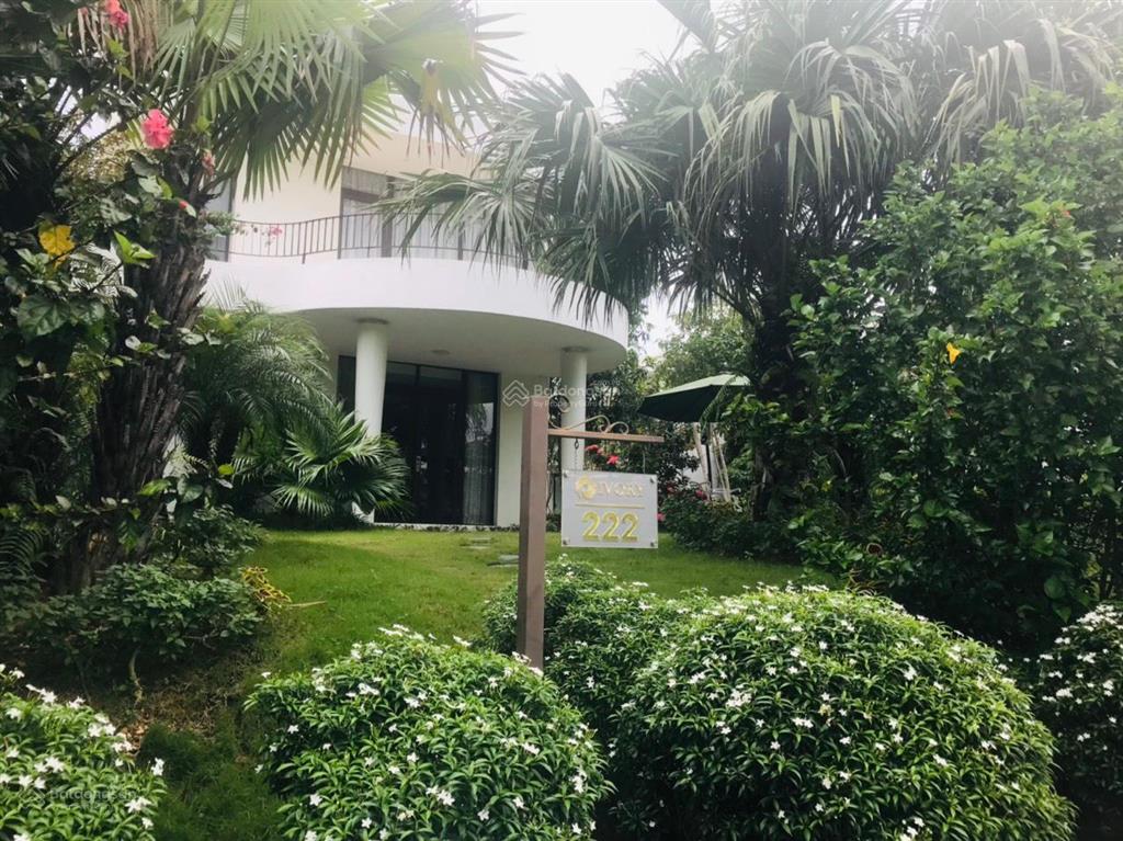 Cần bán biệt thự 400m² mặt hồ sẵn sổ bàn giao ngay giá 6.x tỷ