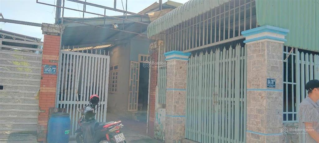 Bán đất 7.5x18 bình thắng dĩ an tặng nhà cấp 4, sát bênthcs bình thắng