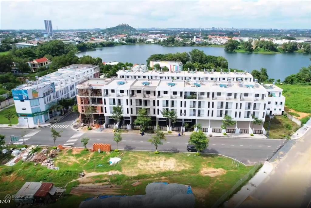 Nhà hoàn công  khu compound  gần đường thống nhất  làng đại học