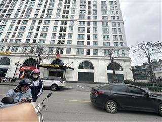 Cho thuê 650m2 mặt sàn, shop 3 mặt tiền chung cư b6 giảng võ giá hỗ trợ  xem mặt bằng 0926 339 ***