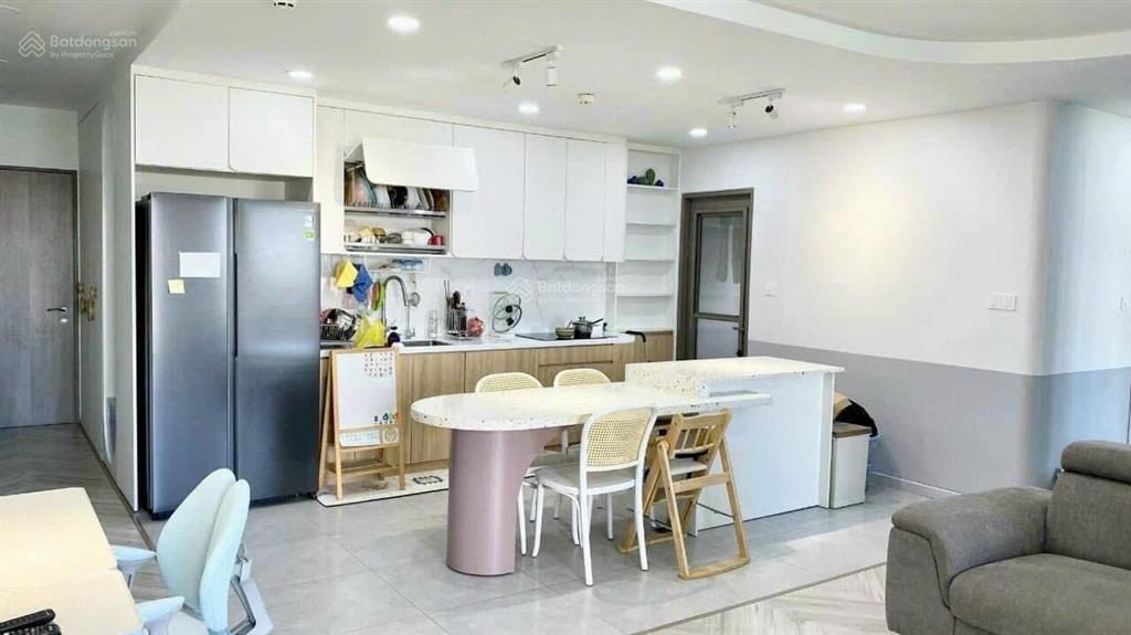 Cần bán gấp căn hộ saigon south residences nhà bè ,2pn 1plv,2wc ,nhà full nt cao cấp bán 6,8ty