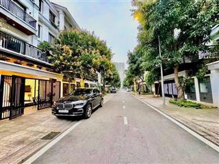 Biệt thự đẹp 671 hoàng hoa thám, lô góc, 129m2, mt 7m, toàn cây xanh, nội thất gỗ lim tiền tỷ 39 tỷ