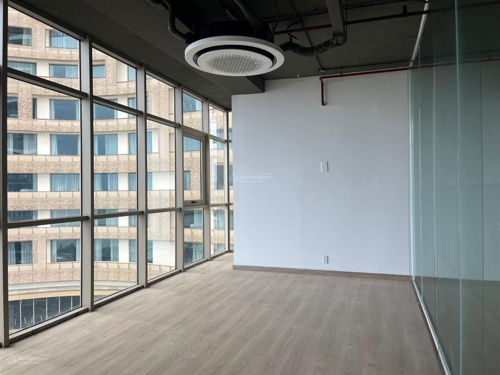 Cho thuê văn phòng diện tích lớn đường bạch đằng trong tòa nhà bạch đằng complex.  0905 982 ***