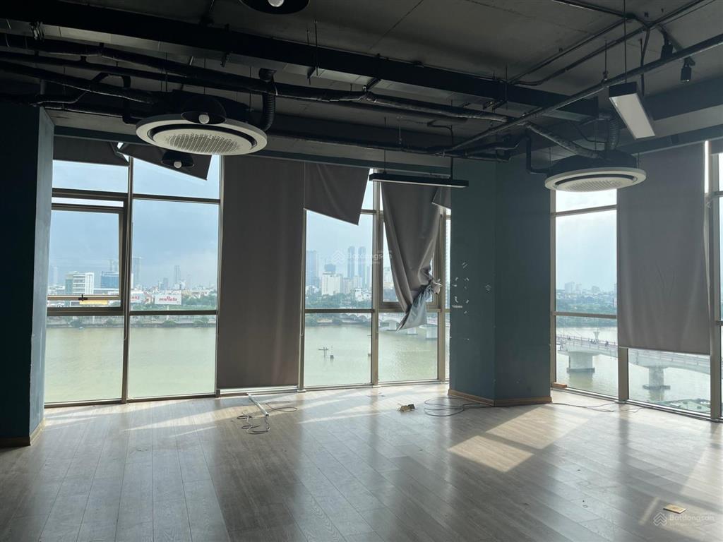 Cho thuê văn phòng diện tích lớn đường bạch đằng trong tòa nhà bạch đằng complex.  0905 982 ***