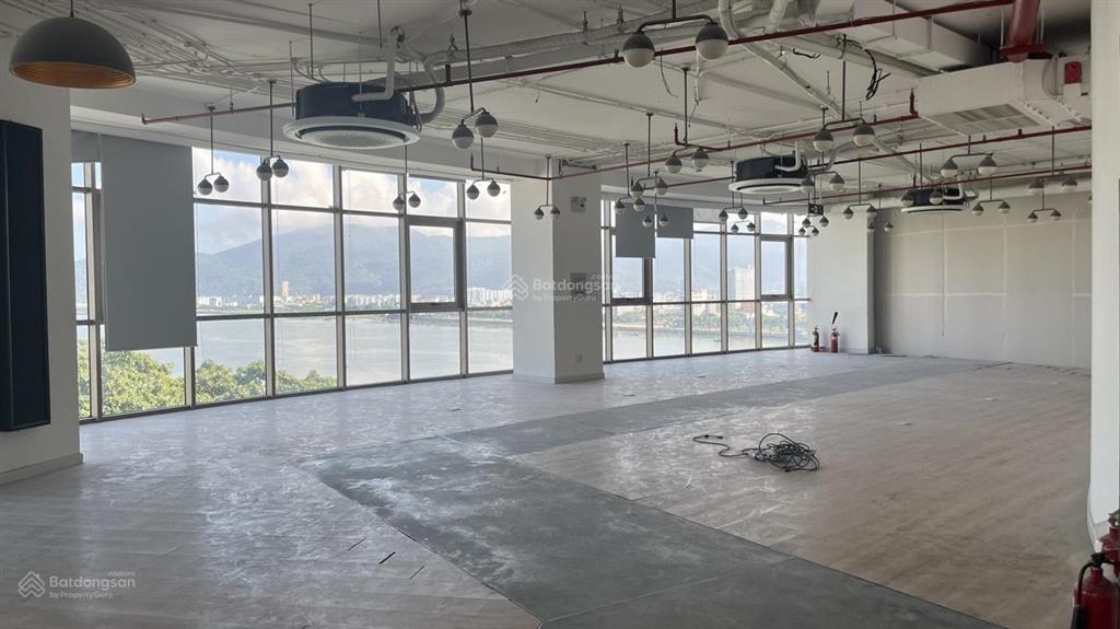 Cho thuê văn phòng diện tích lớn đường bạch đằng trong tòa nhà bạch đằng complex.  0905 982 ***
