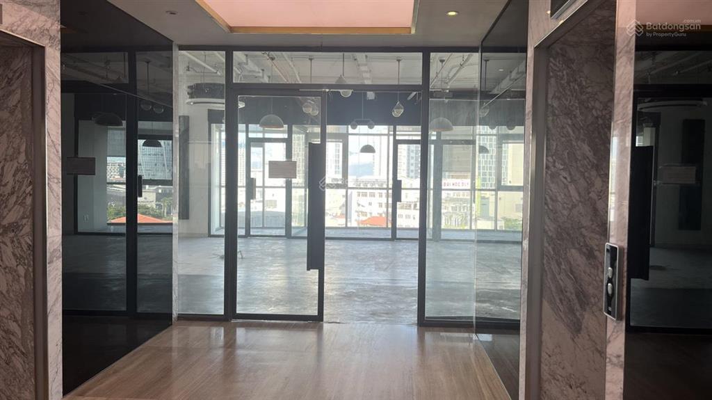 Cho thuê văn phòng diện tích lớn đường bạch đằng trong tòa nhà bạch đằng complex.  0905 982 ***