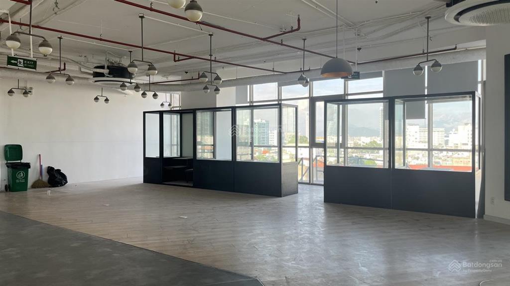 Cho thuê văn phòng diện tích lớn đường bạch đằng trong tòa nhà bạch đằng complex.  0905 982 ***