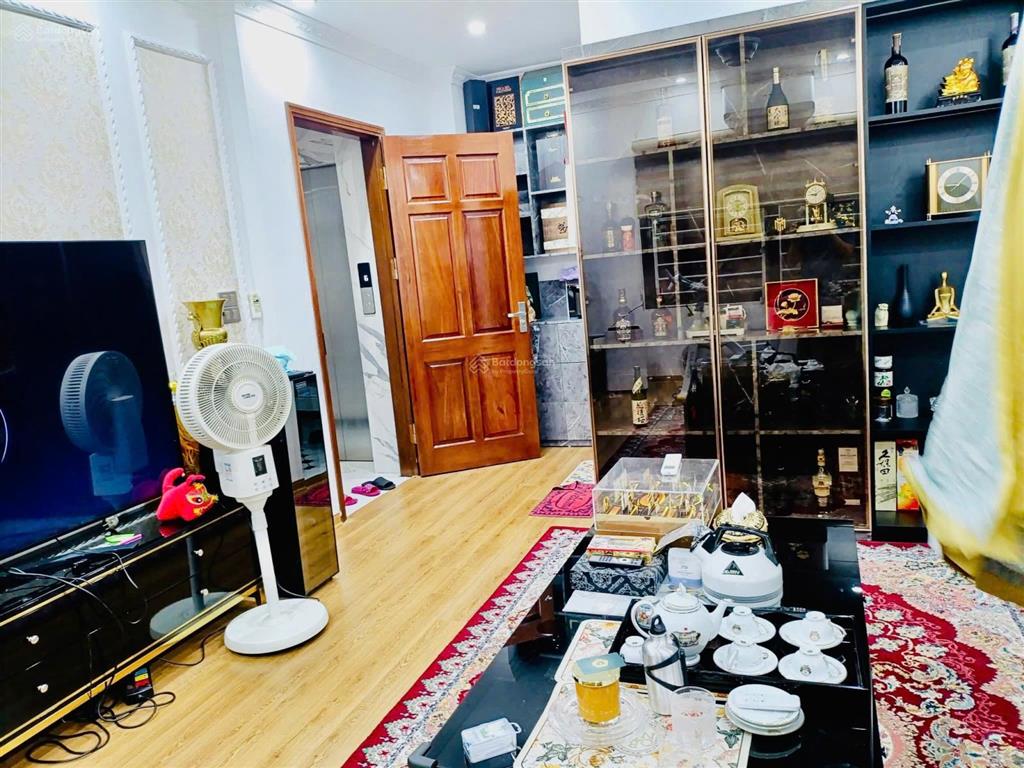 Bán nhà phố chùa bộc, nhà đẹp 6 tầng thang máy, ngõ thông gần phố, ở ngay 42m2, mt 4,5m giá 12 tỷ