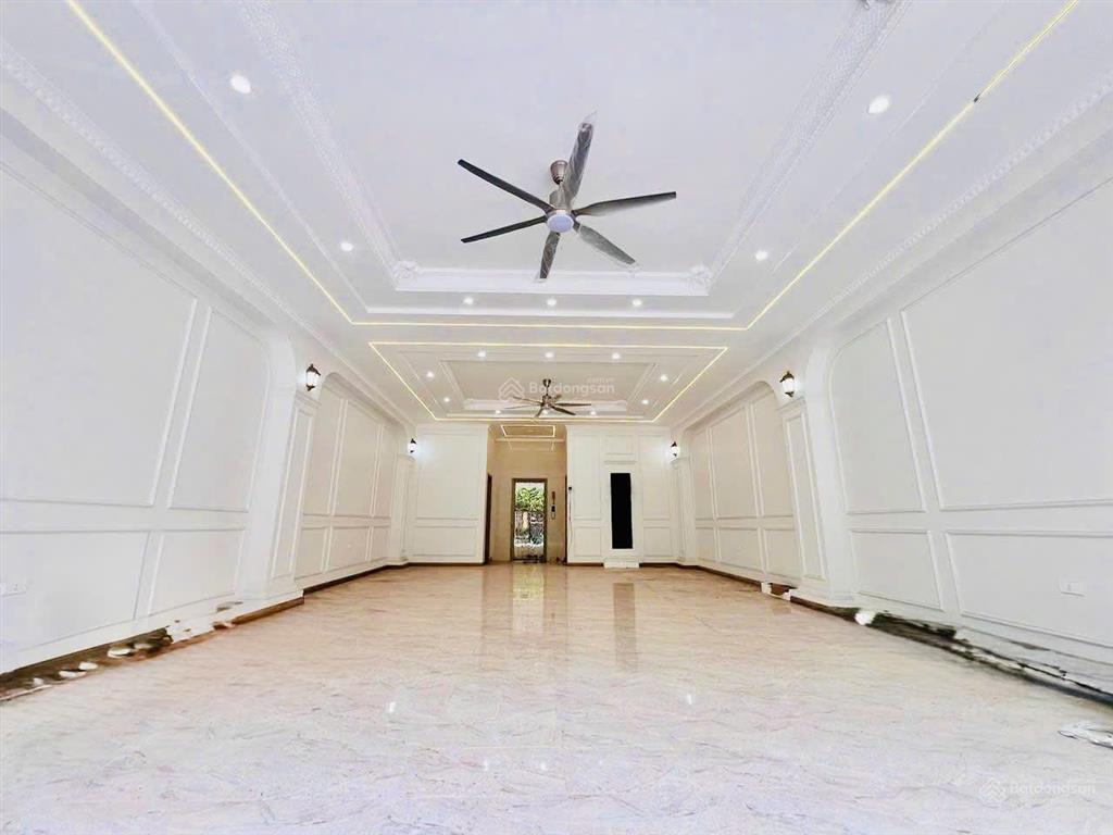 Bán tòa nhà văn phòng phố thạch bàn, cổ linh, lô góc, 102m2*7t*mt10m  vỉa hè rộng giá 45 tỷ có tl