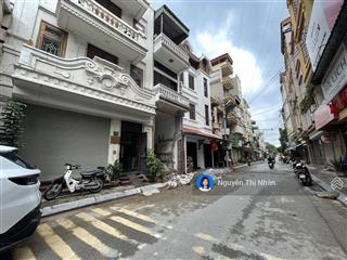 Nhà sát văn phúngay ga tàu điệnlô góc thoáng75m2 mt 8m  nhà dân xây ở ngaytài chính 11tỷx