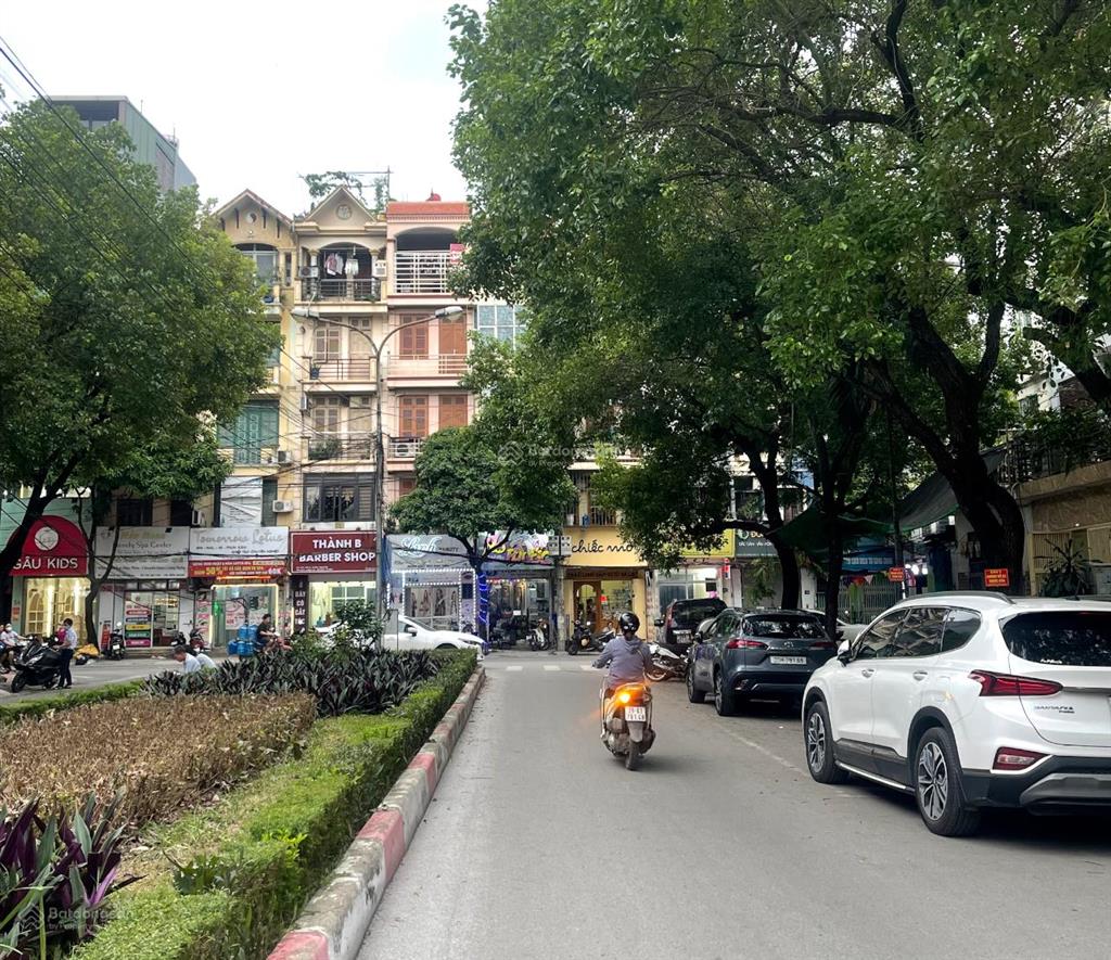 Bán gấp nhà lô góc văn quán, ô tô đỗ cửa, nhà đẹp, sát phố, 38m², 5 tầng, kinh doanh, giá 10 tỷ
