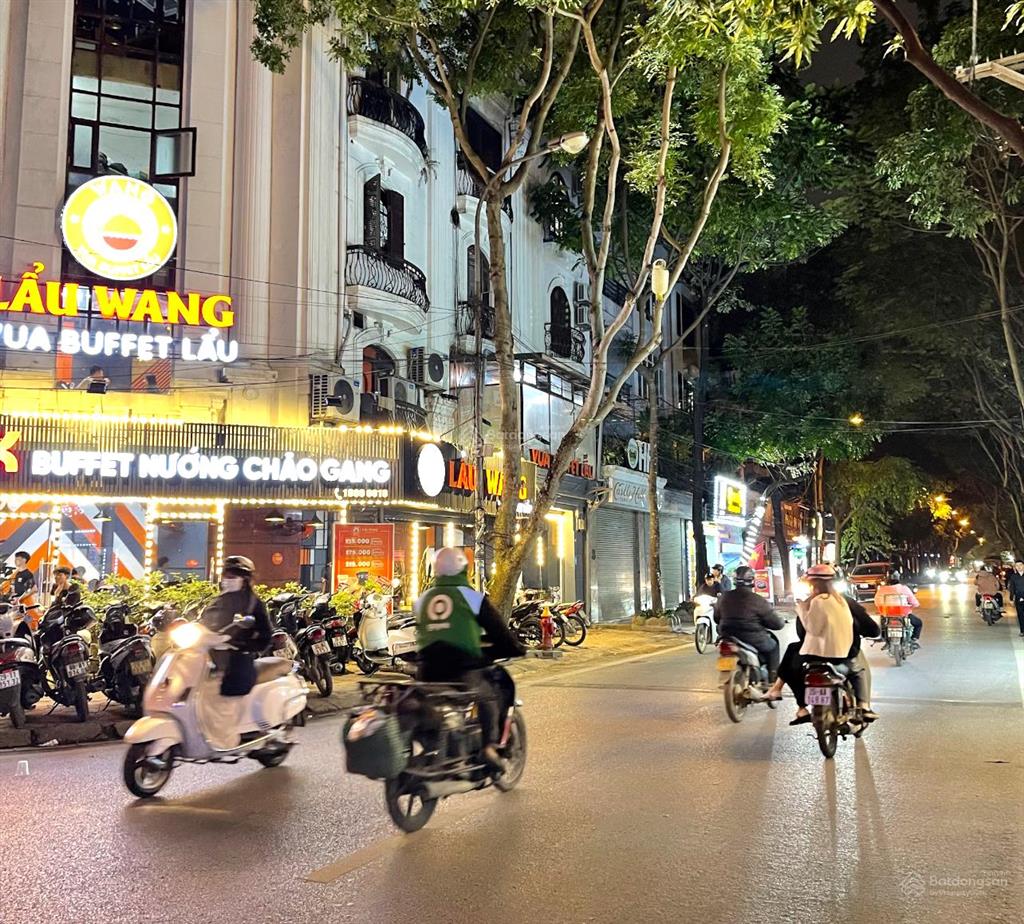 Bán gấp nhà lô góc văn quán, ô tô đỗ cửa, nhà đẹp, sát phố, 38m², 5 tầng, kinh doanh, giá 10 tỷ