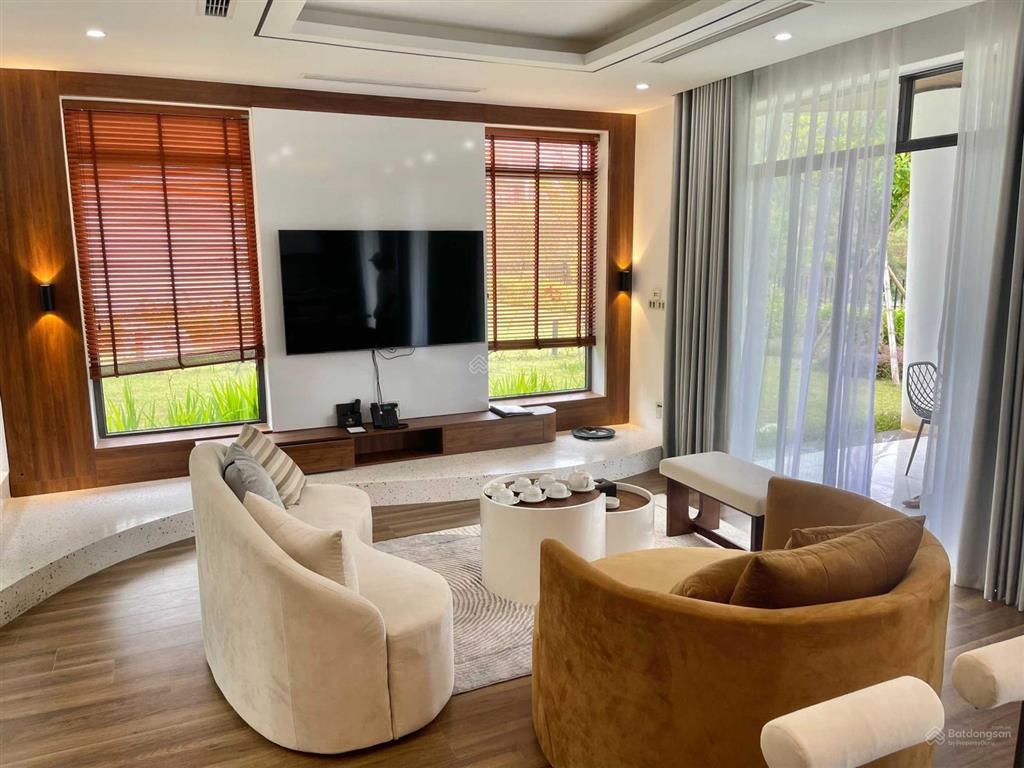 Chính chủ cần bán căn biệt thự mặt hồ 600m2. cắt lỗ sâu giá 8.5 tỷ