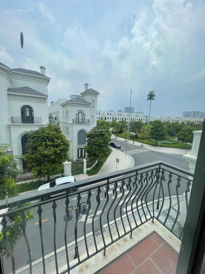 Cho thuê văn phòng mặt đường chính vhop, có thang máy, nội thất, điều hoà. giá từ 6 triệu/ phòng