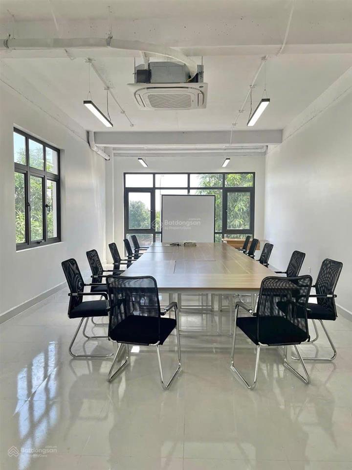 Cho thuê văn phòng mặt đường chính vhop, có thang máy, nội thất, điều hoà. giá từ 6 triệu/ phòng