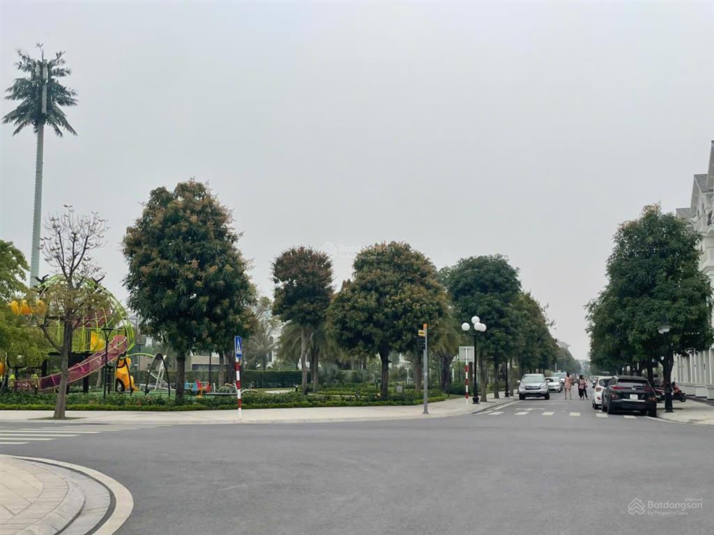 Cho thuê văn phòng mặt đường chính vhop, có thang máy, nội thất, điều hoà. giá từ 6 triệu/ phòng