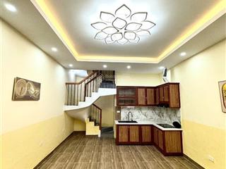Bán nhà hoàng hoa thám, quận ba đình 32m2, 5,5 tỷ nhà mới ở ngay, giáp ngọc hà, đội cấn, thuỵ khuê
