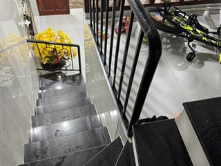 Bán nhà phú viên long biên oto cách nhà 3m 3,5tỷ, dt22m2  nhà dân xây  dân cư đông đúc gần trường