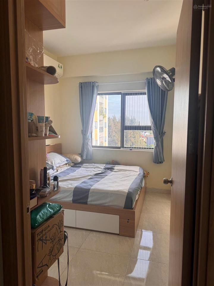 Cần bán gấp căn 57m2  sổ hồng sẵn hỗ trợ vay có ban công đẹp view landmark 81