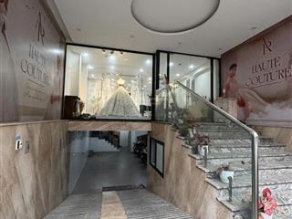 Tòa nhà mặt phố dt 105m2 mặt tiền 6m mới đẹp 9 tầng có hầm đầy đủ gpxd