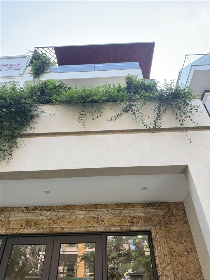 Biệt thự làng quốc tế thăng long cầu giấy hơn 200m2 8m mặt, thang máy khu vip an sinh cực tốt