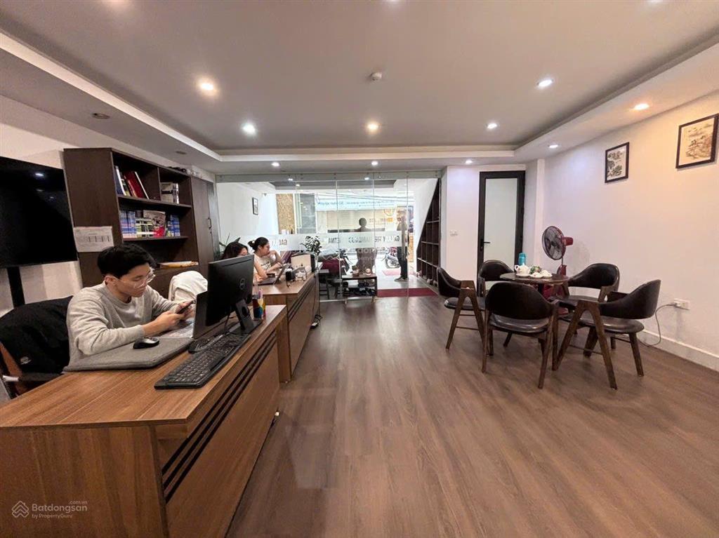 Biệt thự làng quốc tế thăng long cầu giấy hơn 200m2 8m mặt, thang máy khu vip an sinh cực tốt
