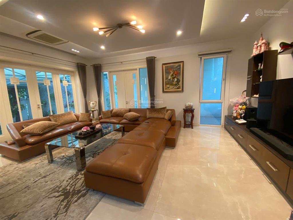 Chủ nhà nhờ bán gấp biệt thự d5 vườn đào 205m2 mặt tiền 15m có hầm ở ngay 127 tỷ có thương lượng