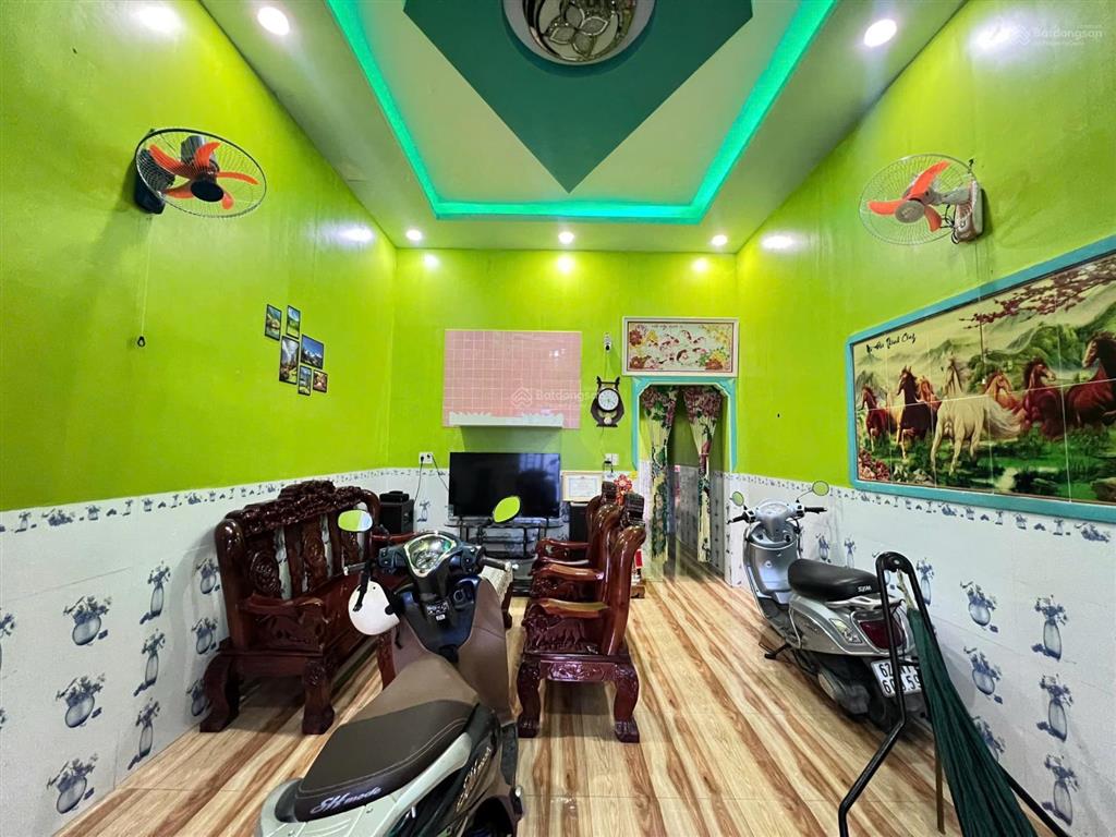 Nhà mặt tiền đường nhựa 4x20m giá 1tỷ580