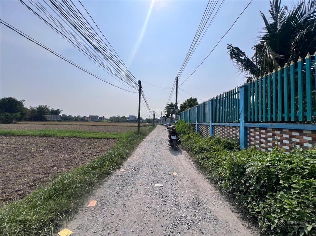 Đất đức hoà đông 1/ chợ chiều dt 10x45m giá 3ty