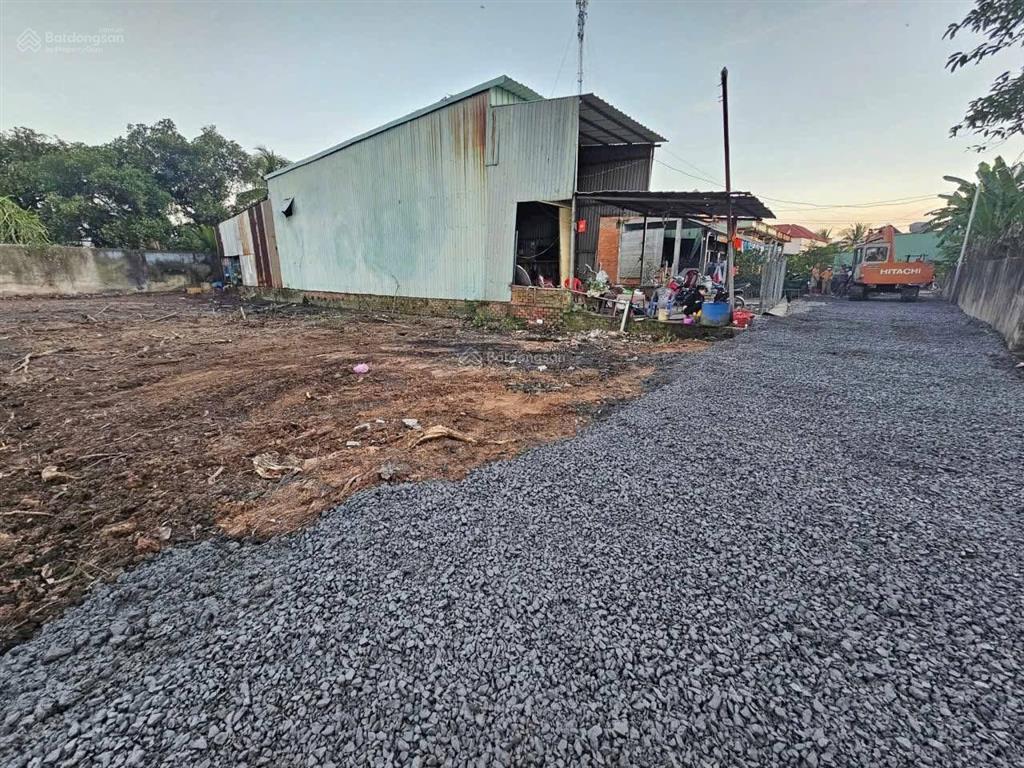 Đất sát kcn tân đức 11x33m, giá 1tỷ8