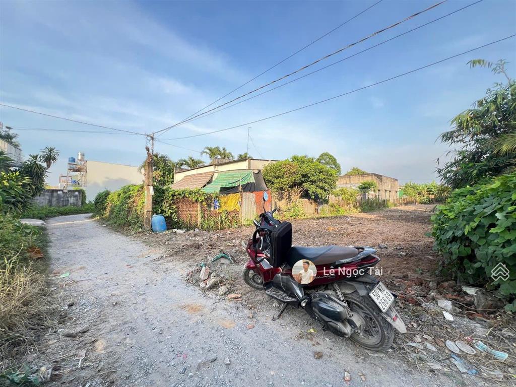 Đất xây nhà trọ 10x70m sát kcn tân đức giá 4ty350