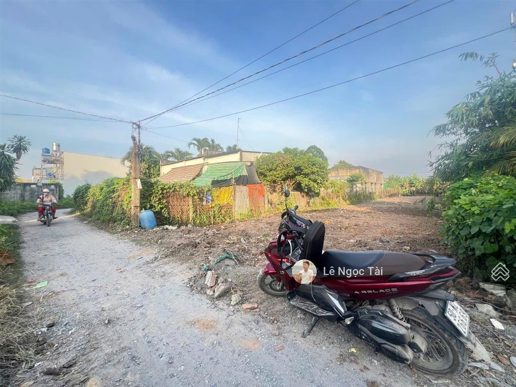 Đất xây nhà trọ 10x70m sát kcn tân đức giá 4ty350