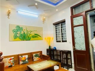 Chính chủ bán nhà đẹp ở ngay full nội thất xịn ô tô lùi tận cửa 50m ra phố quang trung