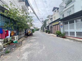 2 tầng  90m2  ngang 8.2m  đường xe tải  ngay chợ lê văn việt  chỉ 5,9 tỷ