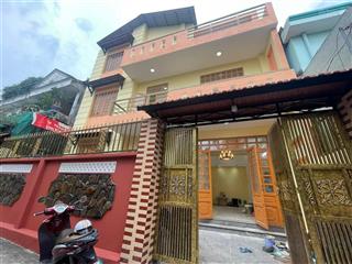 Biệt thự 3 tầng  ngang 10m  diện tích rộng 100m2 ở ngay vincom q9  5 tỷ x tl