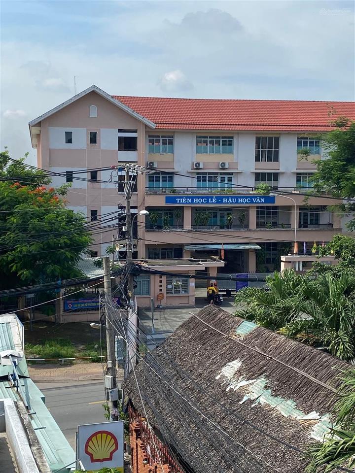 Biệt thự 3 tầng ngang 10m diện tích rộng 100m2 ở ngay vincom q9 5 tỷ x tl