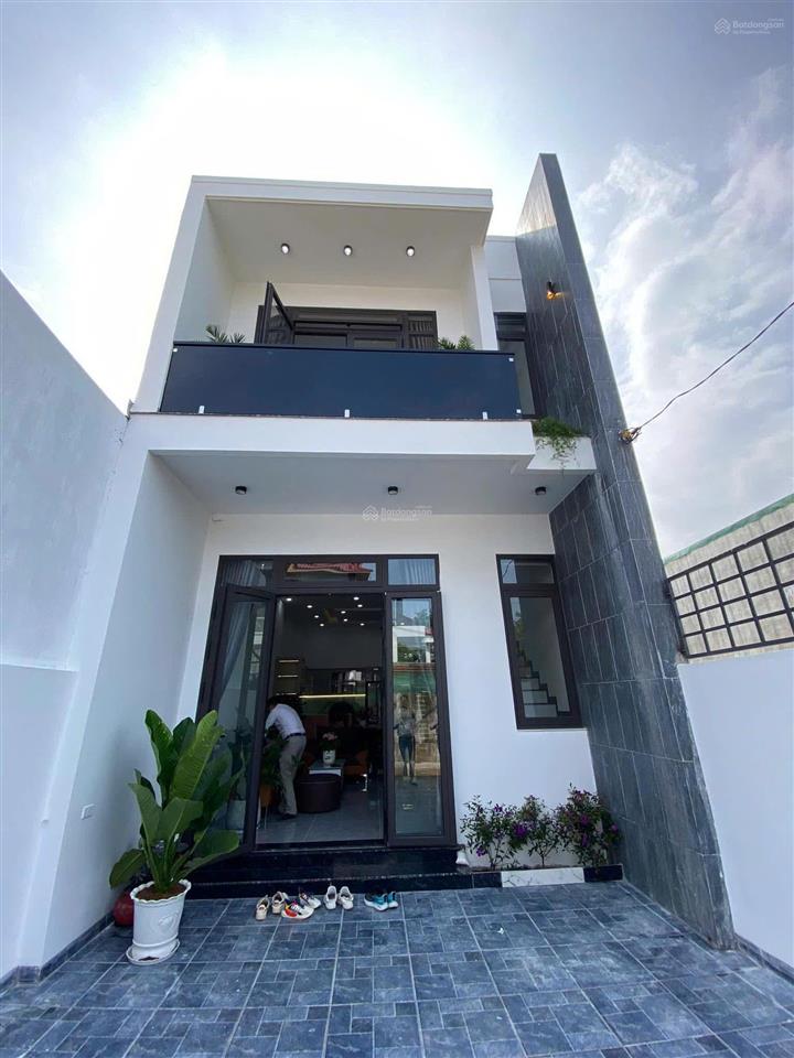Bán gấp nhà lầu full nội thất 110m2, cách bigc tân uyên 10p 600tr nhận nhà ngay